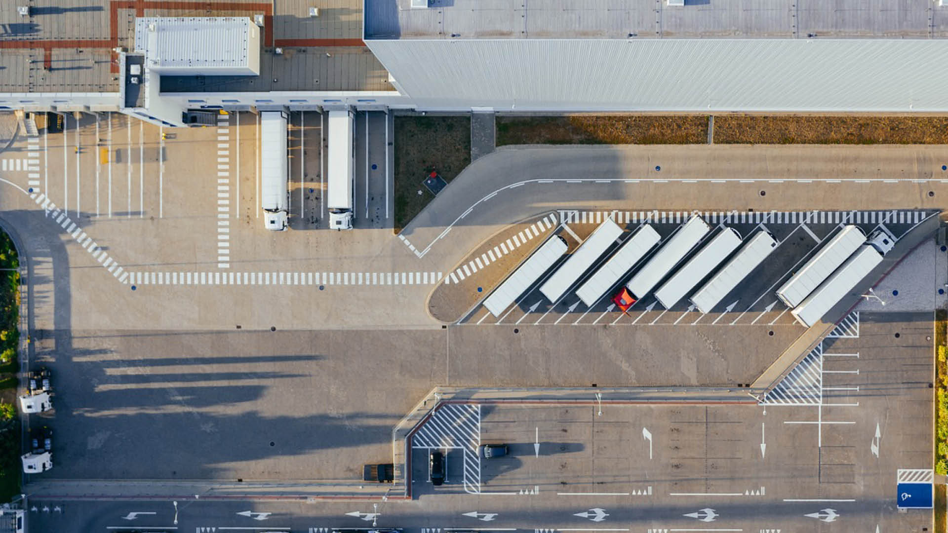Prodruktions-/Lagerhalle mit Laderampe für Lkw